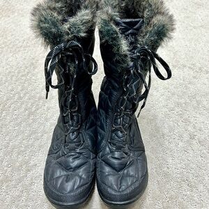 Columbia Black Women’s Quilted Snow Boots with Faux Fur Trim - size 8